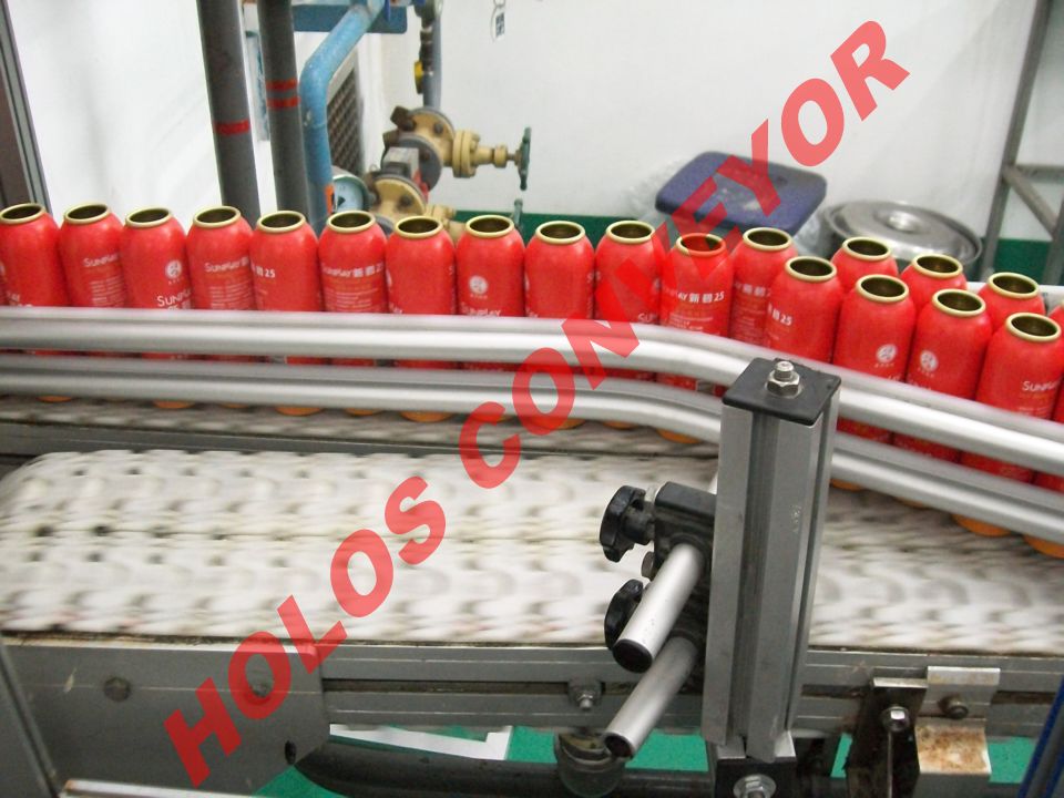 　　從國(guó)內(nèi)的實(shí)際應(yīng)用情況來看，皮帶輸送機(jī)的絞車?yán)o和液壓拉緊可以實(shí)現(xiàn)自動(dòng)控制并且拉緊力可以調(diào)節(jié)，重錘拉緊裝置有著較高的安全可靠性。隨著工業(yè)和技術(shù)的發(fā)展，并且有著長(zhǎng)距離、大運(yùn)量、高帶速特征的大型皮帶輸送機(jī)已經(jīng)成為發(fā)展主流，由此對(duì)拉緊裝置提出了更高的要求，傳統(tǒng)的拉緊裝置逐漸顯示出其缺點(diǎn)，技術(shù)人員已將對(duì)拉緊裝置的研究方向逐步轉(zhuǎn)入到自動(dòng)拉緊領(lǐng)域。如中礦業(yè)大學(xué)開發(fā)的YZL系列皮帶輸送機(jī)液壓絞車式自動(dòng)拉緊裝置，它能根據(jù)帶式輸送機(jī)起動(dòng)加速階段和平穩(wěn)運(yùn)行階段對(duì)輸送帶拉力的不同要求，提供相應(yīng)的輸送帶拉力，并且在輸送帶拉力發(fā)生變化時(shí)準(zhǔn)確監(jiān)測(cè)并且及時(shí)的自動(dòng)調(diào)整。